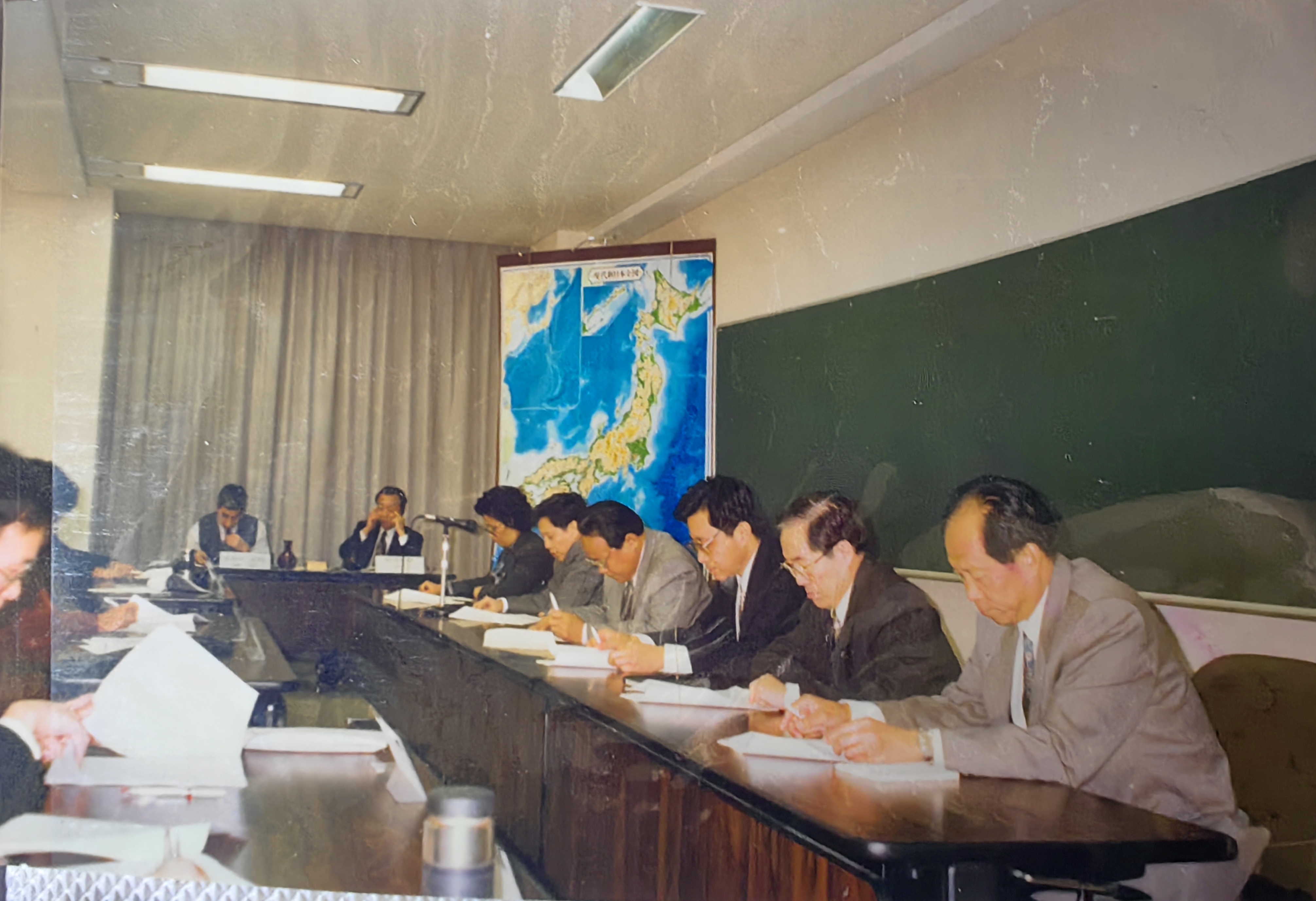 张国维同志（右二）1995参加人事部在日本举办的全国人事局局长研修班的情形.jpg